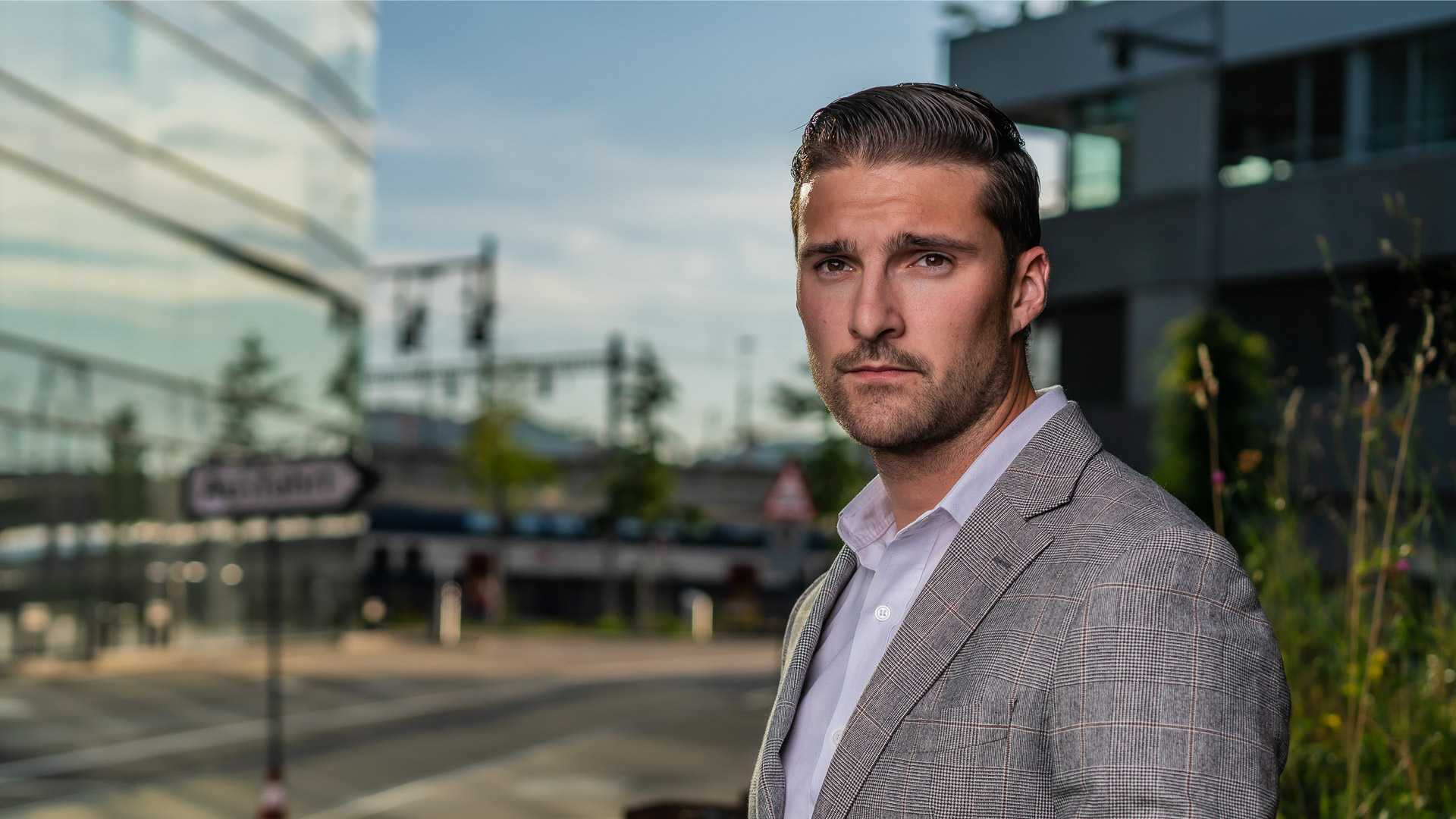 Business Portrait – Geschäftsmann mit Dreitagebart